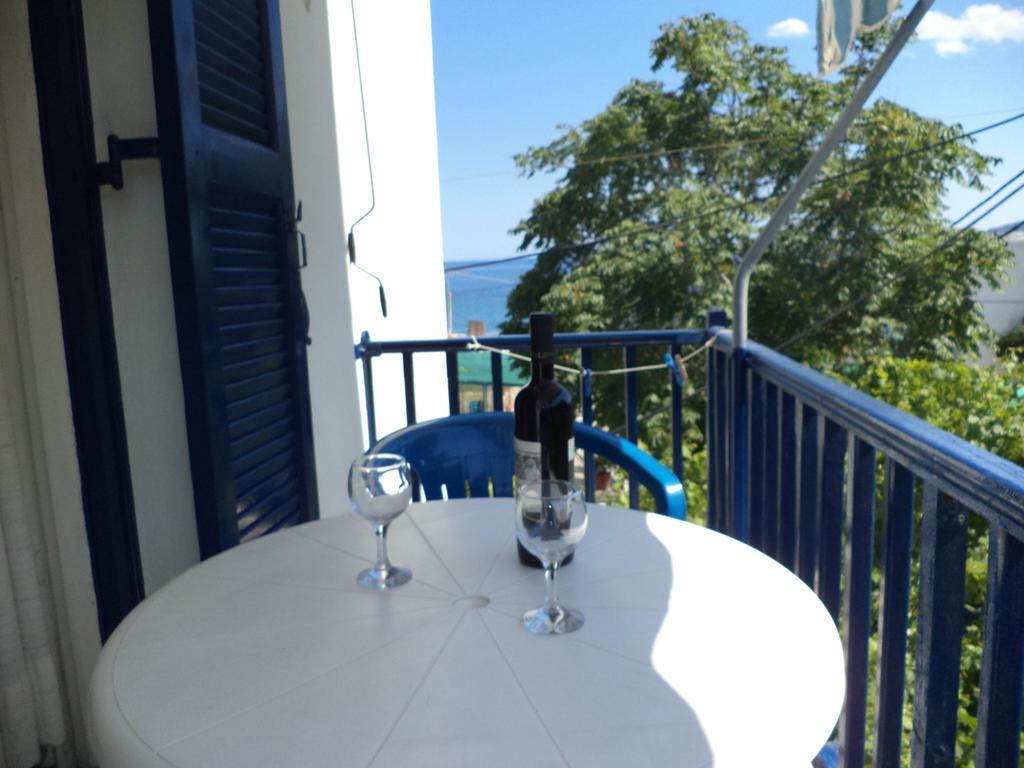 To Kamari Apartment Paralia Agias Foteinis Phòng bức ảnh
