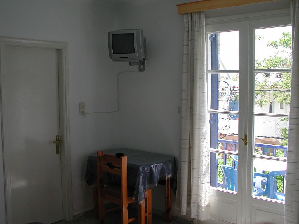To Kamari Apartment Paralia Agias Foteinis Phòng bức ảnh